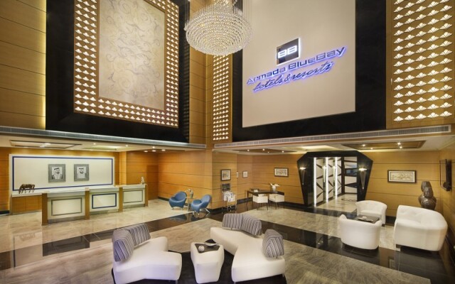 Mövenpick Jumeirah Lakes Towers Hotel