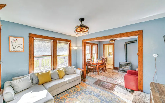 Pet-friendly Catskills Retreat: Fire Pit & Deck!
