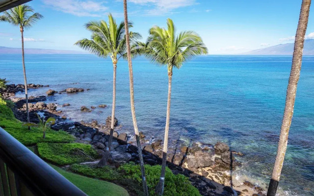 Noelani 304 3bdrm 2.5 Bath 3 Bedroom Condo by RedAwning