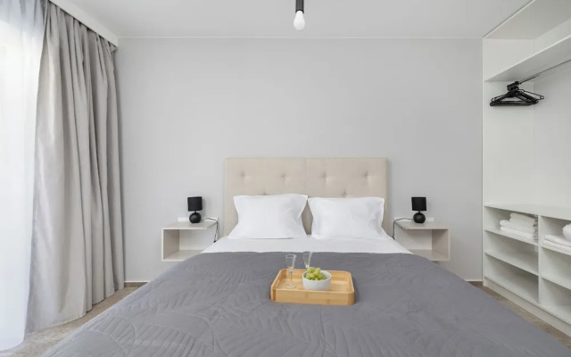 Apartment With Parking by Renters