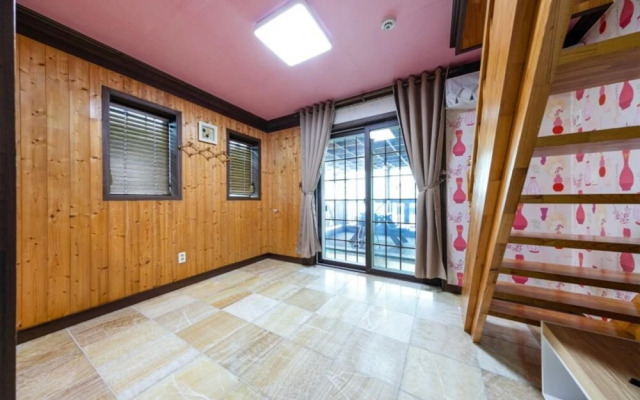 Geojedo Iris Pension