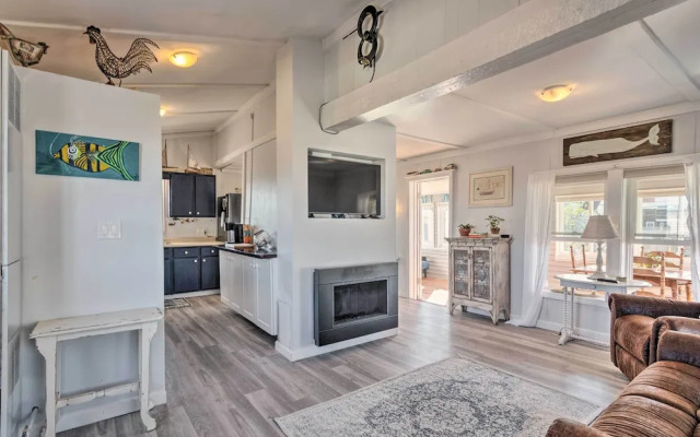 Seaside SK Getaway: Steps to Matunuck Beach!