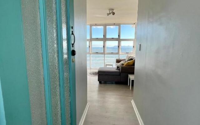 Beachfront apartment with endless views!