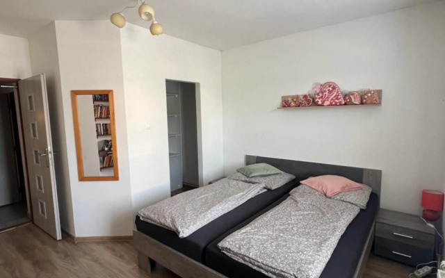 Priestranný dom v tichej časti mesta Levice.