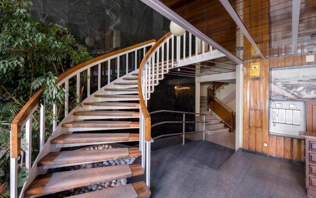 Francisco Silvela Apartment by Flatsweethome