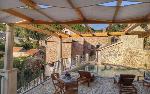 Rustic luxury villa Fulmin