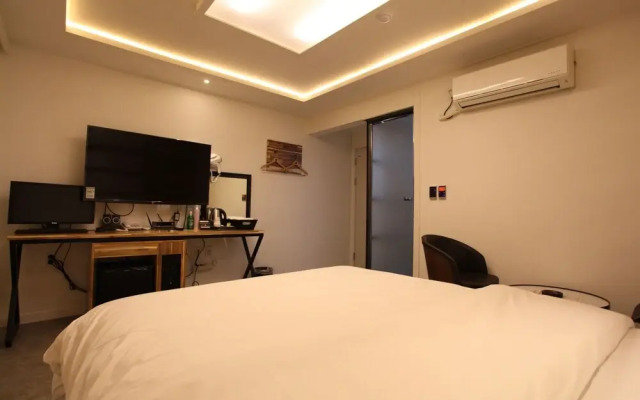 Bulgwang DU Hotel