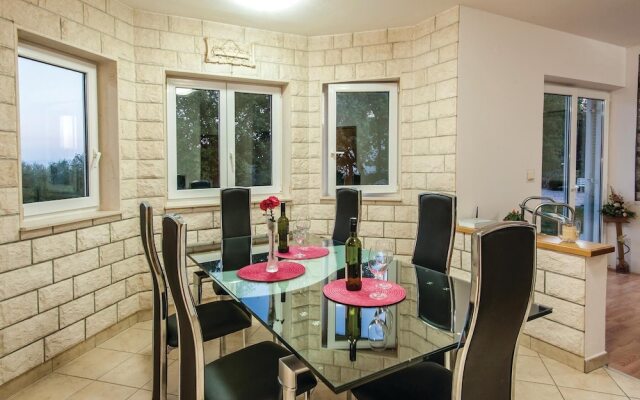 Nice Home in Kastel Novi With Wifi and 3 Bedrooms