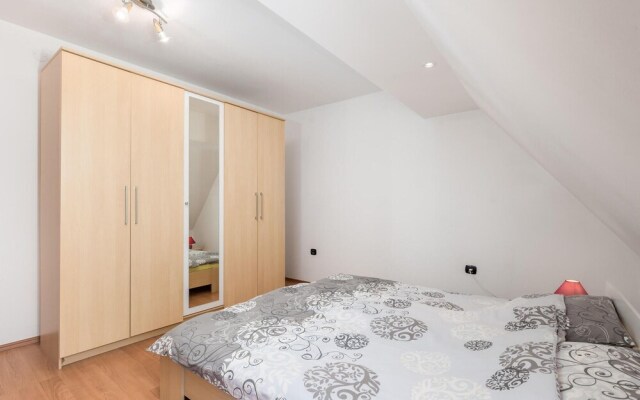 Stunning Apartment in Fuzine With Wifi and 2 Bedrooms