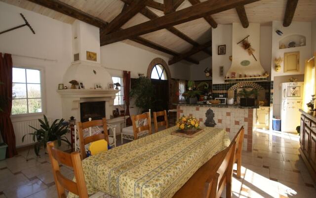 Idyllic Villa in Trets with Private Swimming Pool