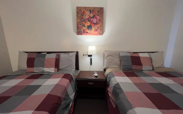 Monashee Motel