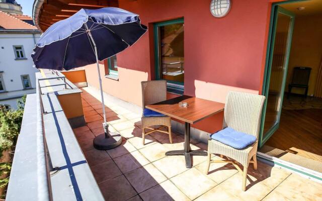 Backstage Hotel