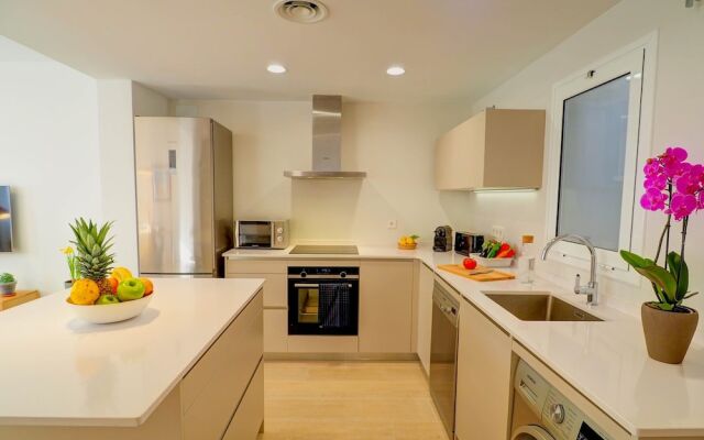 San Sebastian Apartment with Patio by Hello Apartments Sitges