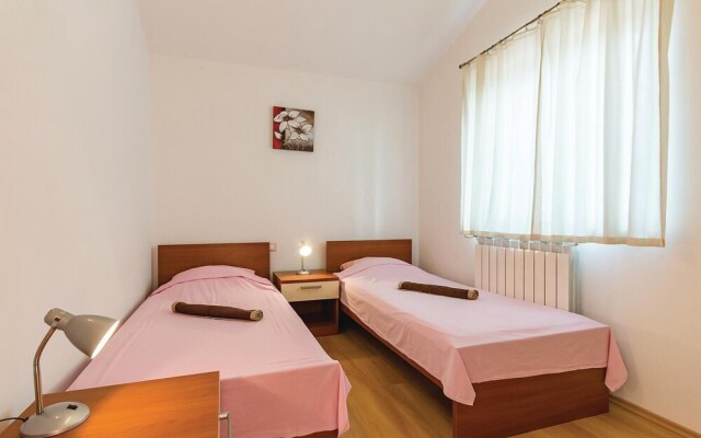 Beautiful Home in Liznjan With Wifi and 6 Bedrooms