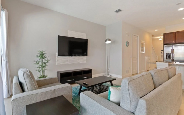 4BR Townhome in Festival