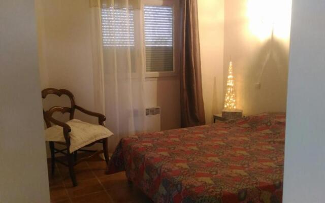 Maison T3 jardin proche remparts Aigues Mortes