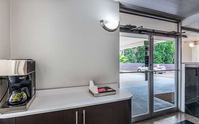 Motel 6 Cleveland, TX