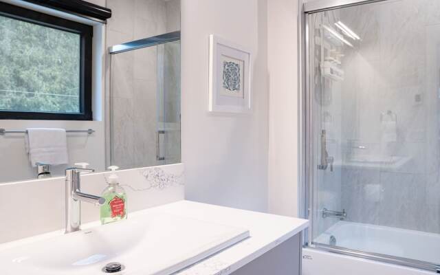 Hemlock Hangout By Revelstoke Vacations