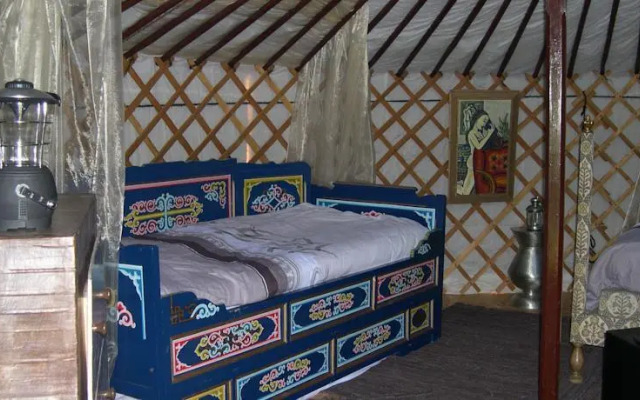 Khatoun Yourte & Roulotte