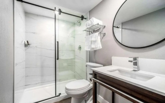 Homestay Suites - Studios & Spas