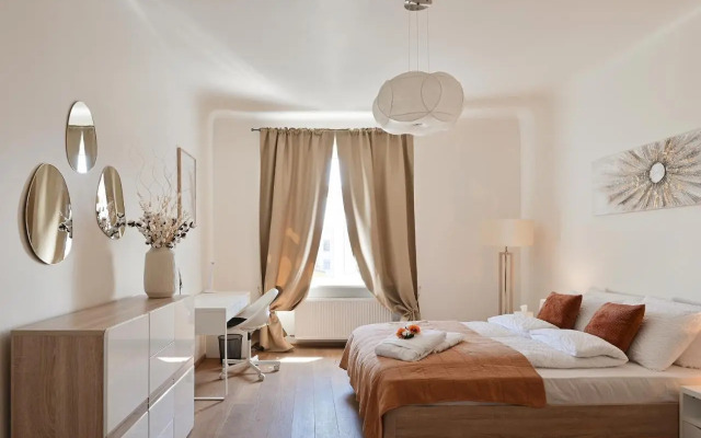 Old Town Riverside Apartment