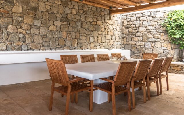 Hera iconic Mykonian Villa