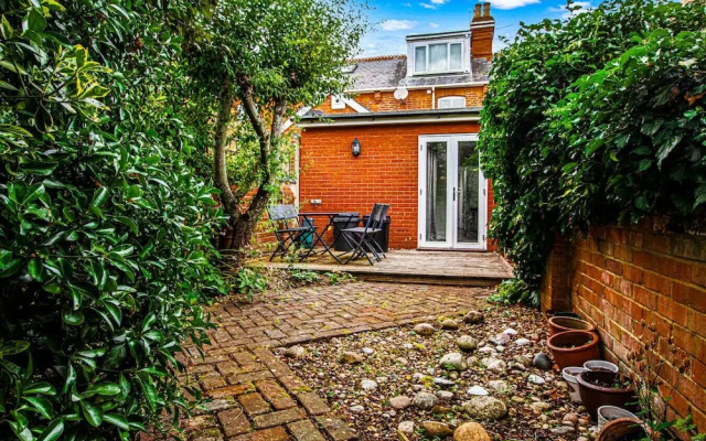 Bakersfield Retreat - From 200 Per Night