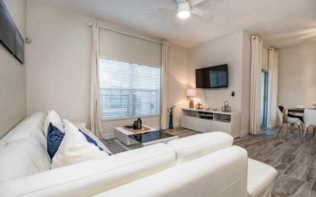 4 Bdrm With Private Pool