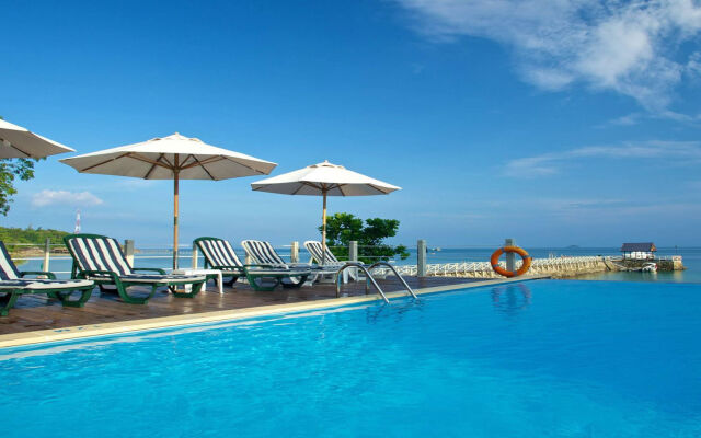 Tunamaya Beach & Spa Resort