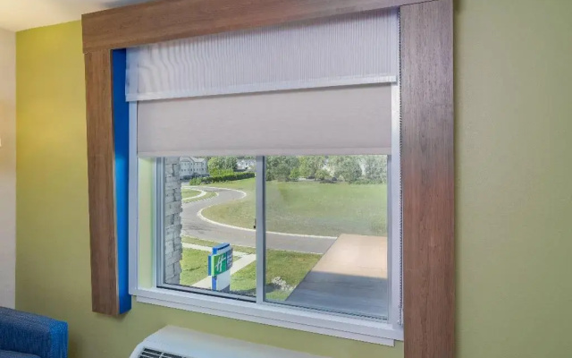 Holiday Inn Express & Suites Elkhart North by IHG
