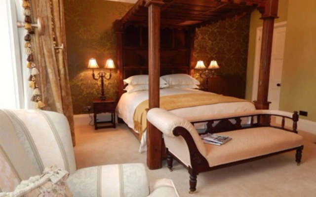 Westgate Manor