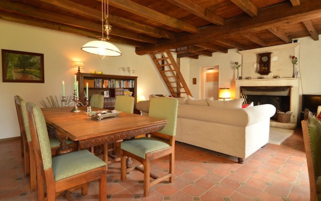 18Th Century Farmhouse With Spacious Covered Terrace Nearby Poitiers And Chinon