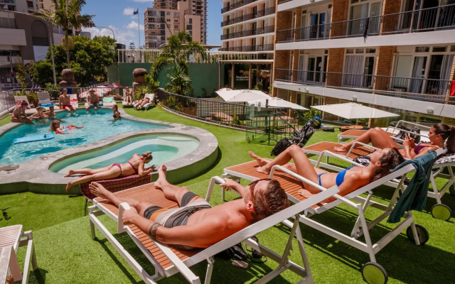 BUNK Surfers Paradise - International Backpacker Hostel