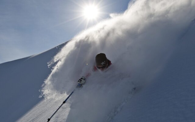 Tweedsmuir Park Lodge
