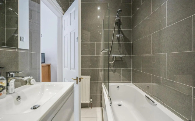 London City Premium Apartment with Parking