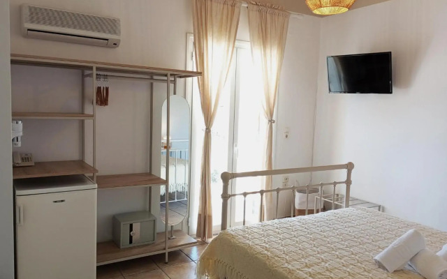 Agnadi Syros Beachfront Studios & Rooms