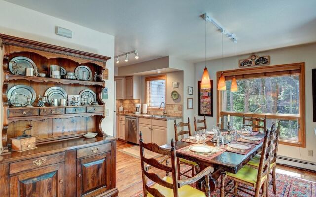 Pine Creek Lodge by RedAwning