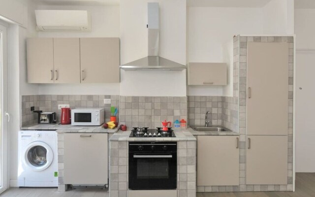 Bright and Beautiful 1 bed Flat in Lovely Area