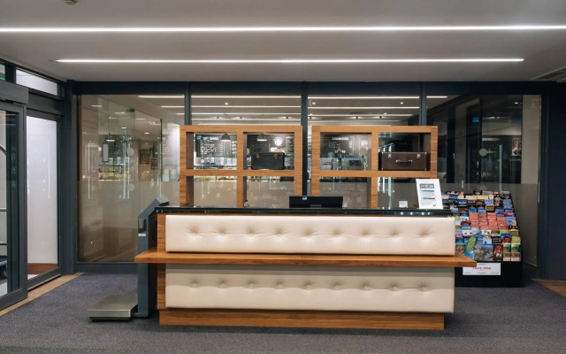 Renaissance London Heathrow Hotel