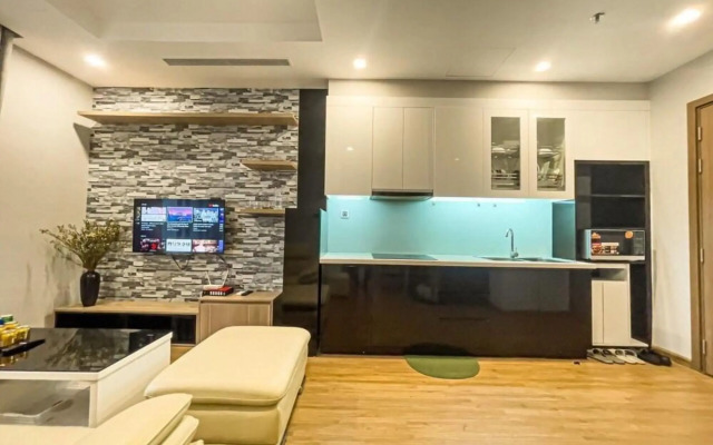 Canh Apartment in Vinhomes Green Bay