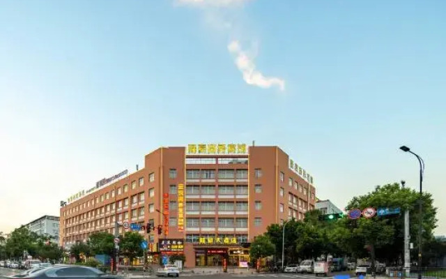Longhao Hotel Railway Station