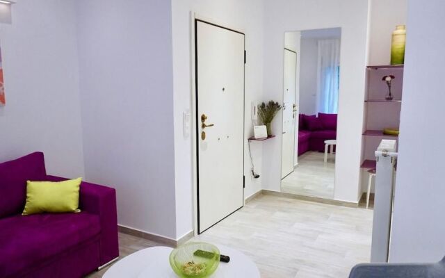 Spacious Modern Apt in Athens near Metro