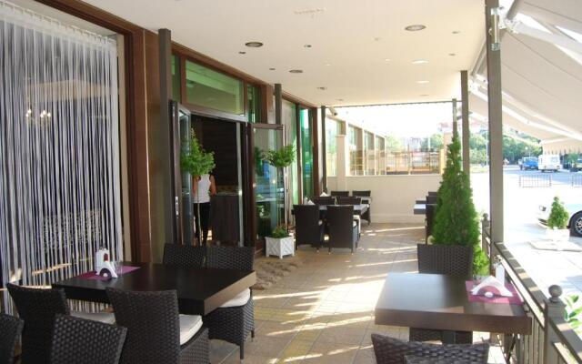 Central Plaza Hotel