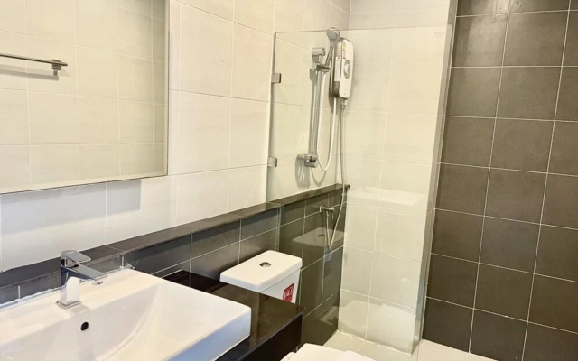 The Living Hotel SamutPrakan