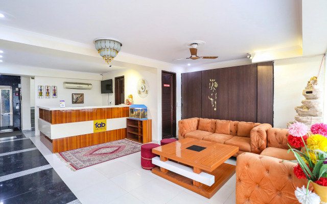 Fabhotel 52 Ivory