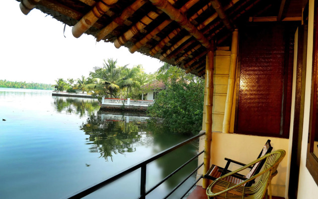 Kadalkkara Lake Resorts