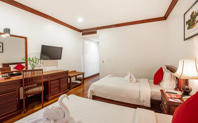 The Suite By Royal Crown Hotel