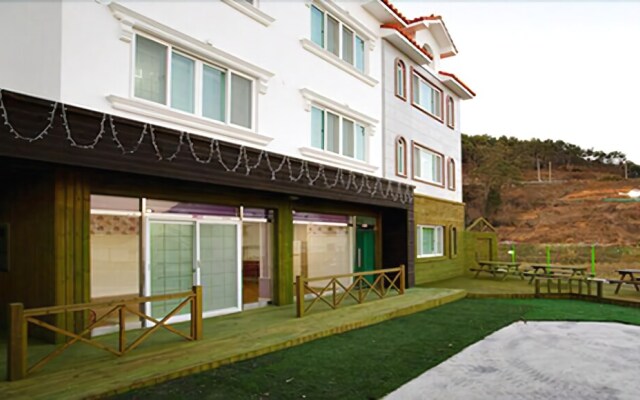 Tongyeong Paradise Pension