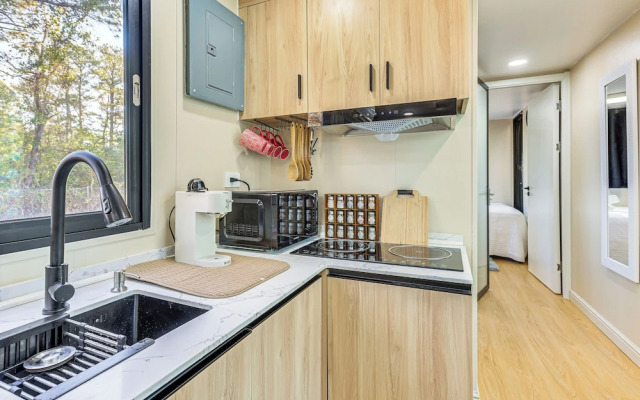 5 Mi to Stone Mountain: Lithonia Getaway