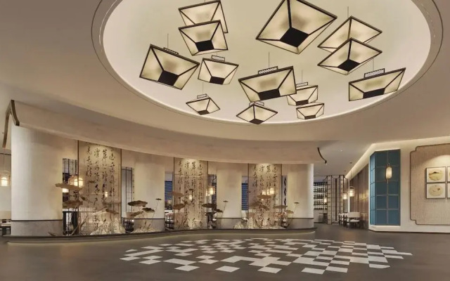 Yun-Ray Ambassador Hotel
